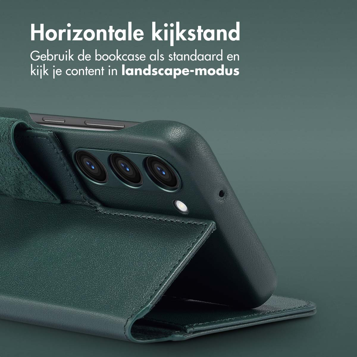 Groene leren telefoonhoes. Telefoon staat rechtop. Tekst: Horizontale standaard. Landschapsmodus.