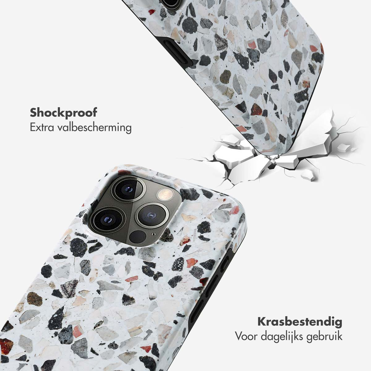 Deux coques de téléphone avec des motifs terrazzo. L'une tombe, l'autre est au sol.