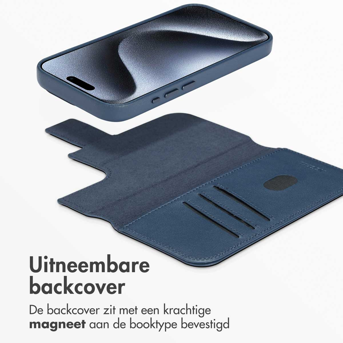 Blauwe telefoonhoes met een afneembare achterkant, die de binnenkant laat zien.