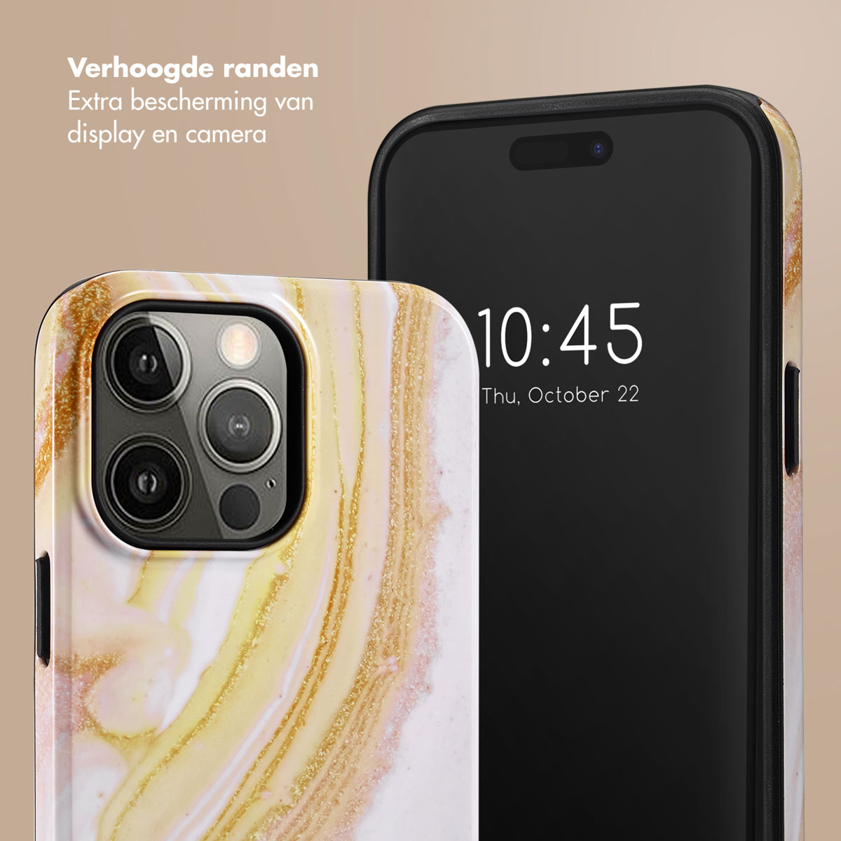 Telefoon met een marmerachtige case en telefoon. Tijd en datum worden op de telefoon weergegeven.