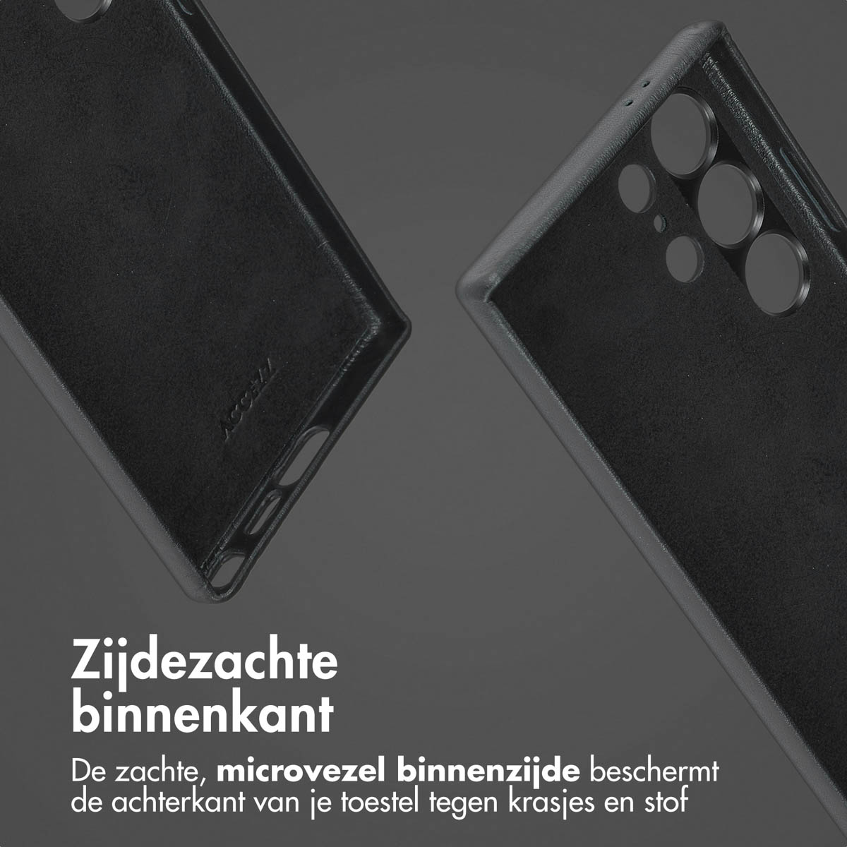 Deux coques de téléphone noires. L'intérieur de la coque est doux. L'arrière a la caméra visible.