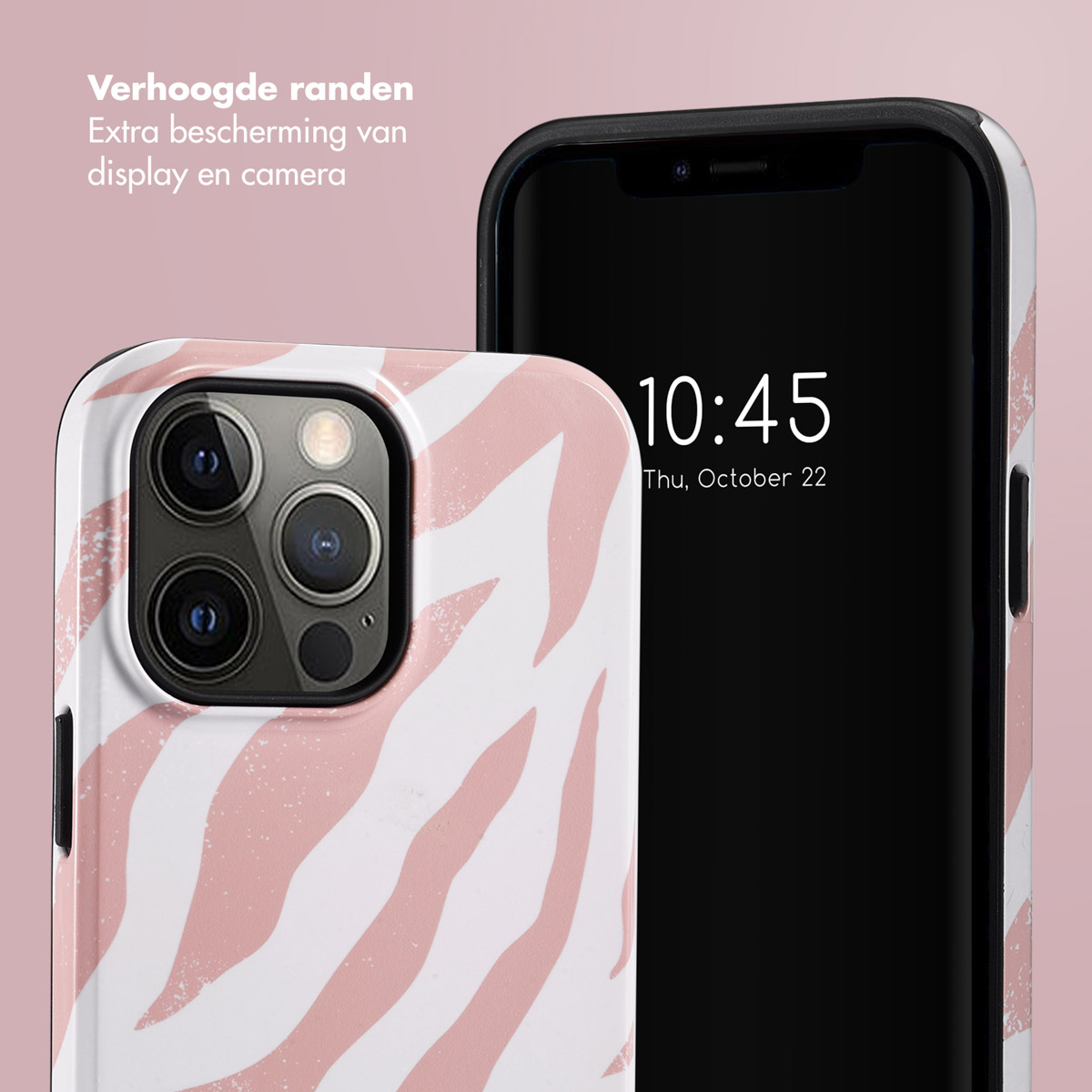 Telefoonhoesje met roze en witte zebra strepen, zwarte telefoon met tijdweergave, tegen een roze achtergrond.