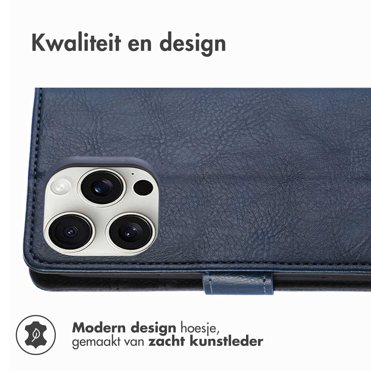 Blauw telefoonhoesje met een leerachtige textuur. Tekst: "Kwaliteit en design." De case bedekt de telefoon.
