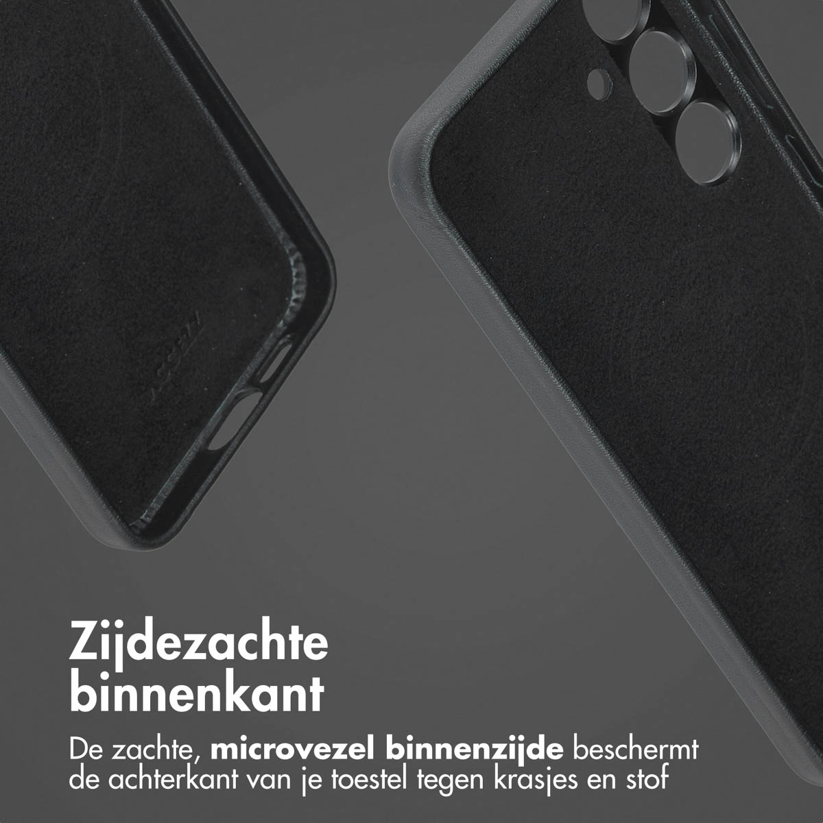 Zwarte telefoonhoes met een zachte, microvezel binnenkant. Donkergrijze achtergrond.