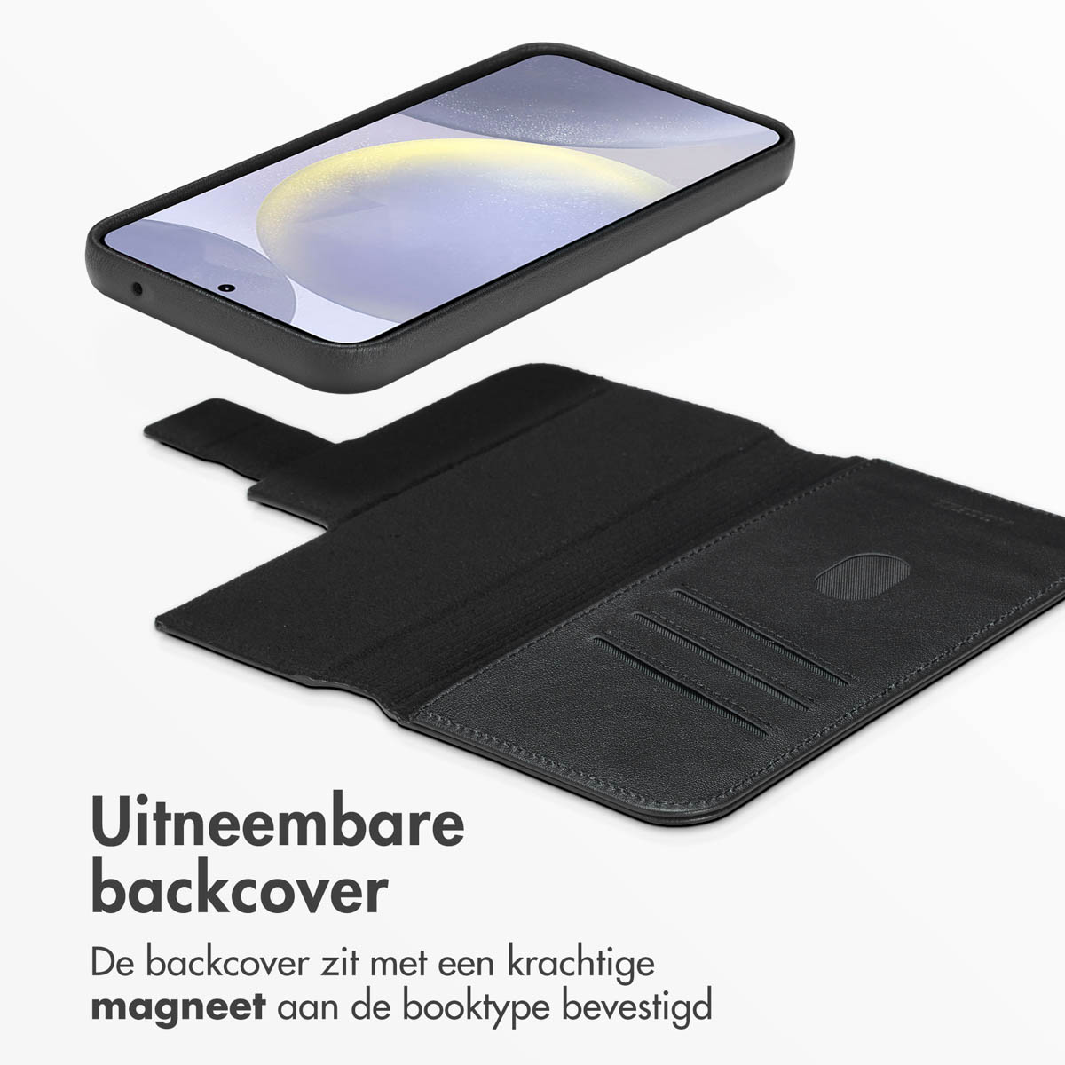 Telefoonhoesje met kaartsleuven, open getoond. De telefoon zit in de hoes en is zwart.