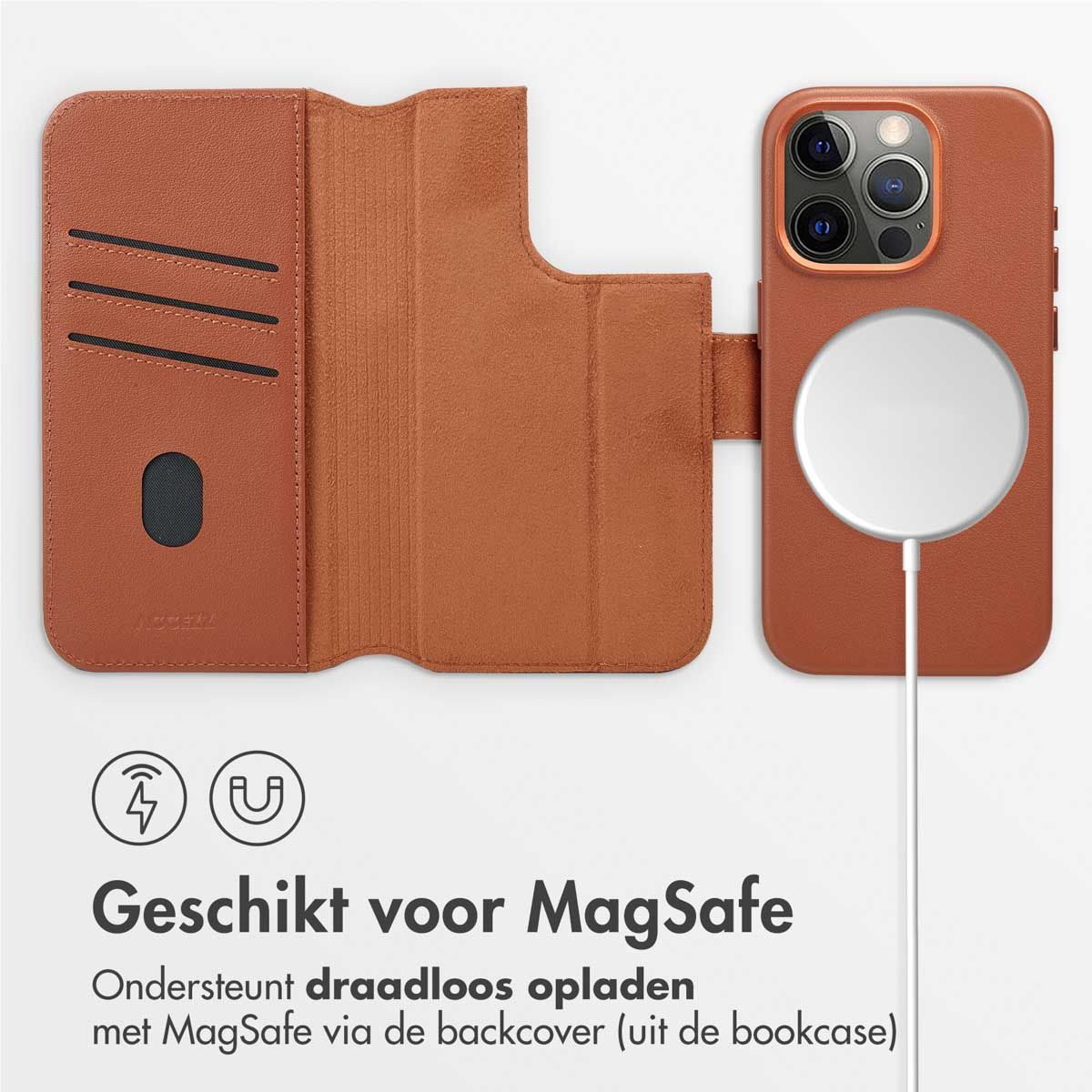 Téléphone dans un étui en cuir marron avec un chargeur MagSafe. L'étui a des fentes pour cartes et une fermeture magnétique.