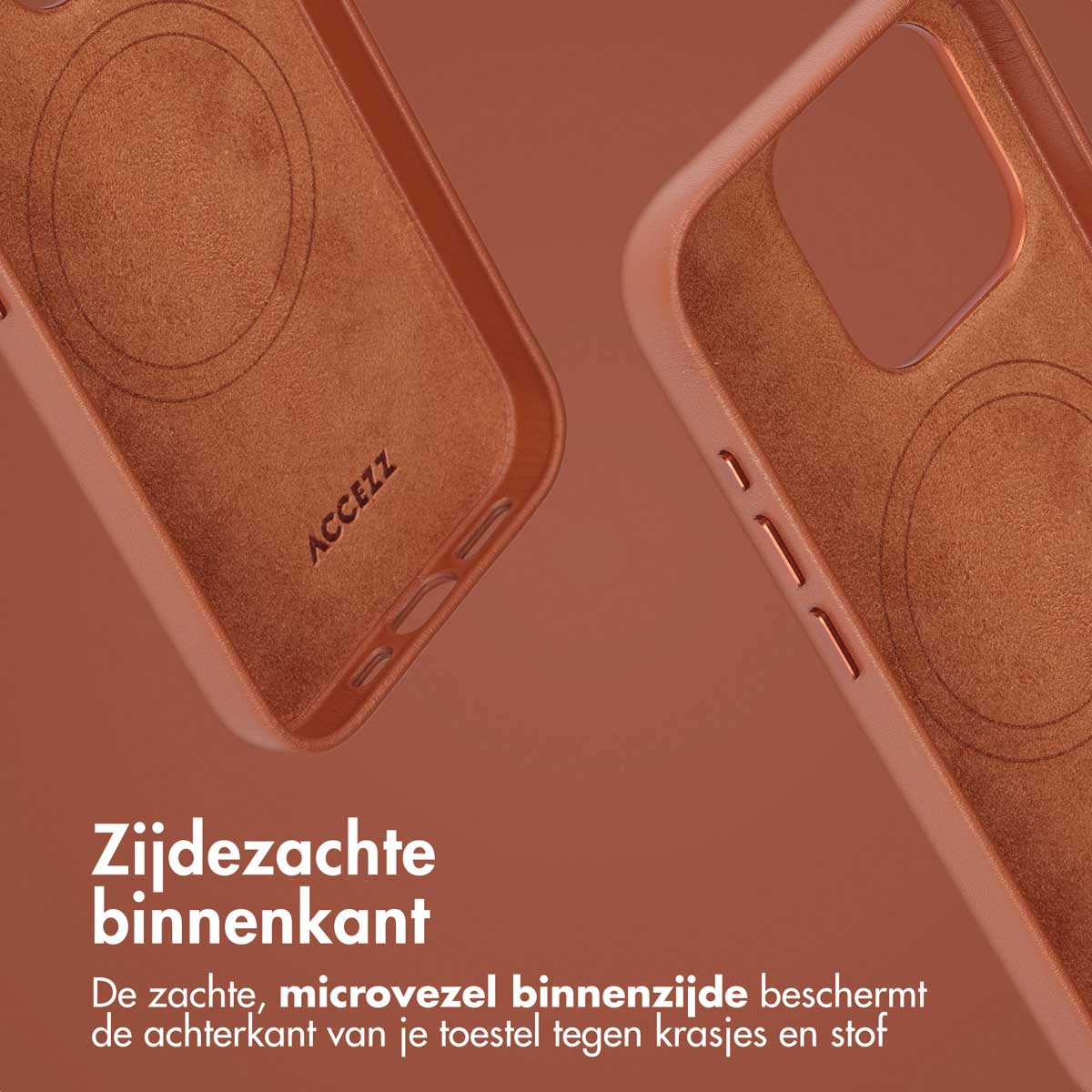 Gros plan d'une coque de téléphone marron. L'étui a un intérieur doux et velouté et un logo.
