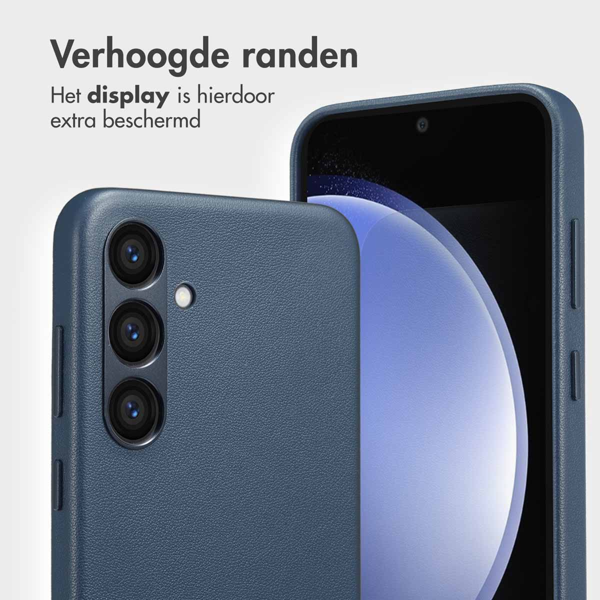 Donkerblauw telefoonhoesje met telefoon. Hoesje bedekt de telefoon. Scherm is rechts zichtbaar.