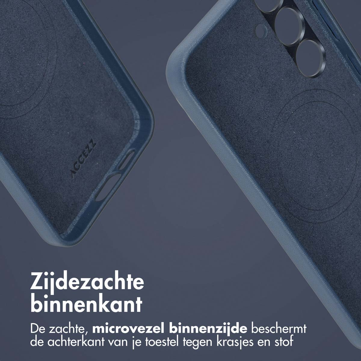 Close-up van de binnenkant van een marineblauwe telefoonhoes. ACCEZZ logo zichtbaar. Zachte microvezel binnenkant.