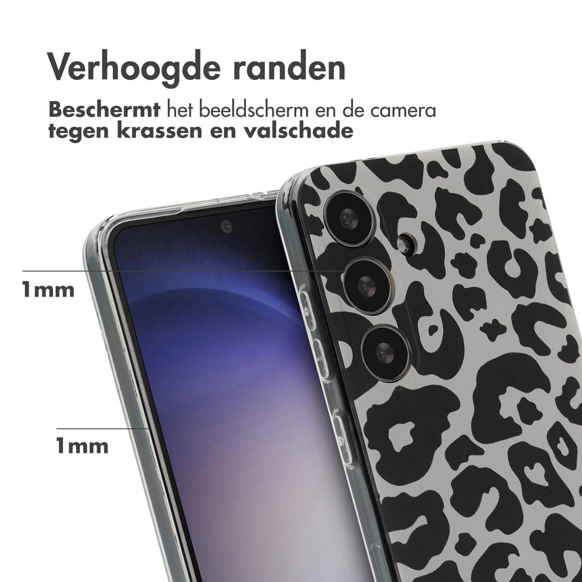 Telefoonhoesje met luipaardprint, op een telefoon. Hoes heeft verhoogde randen, die het scherm beschermen.