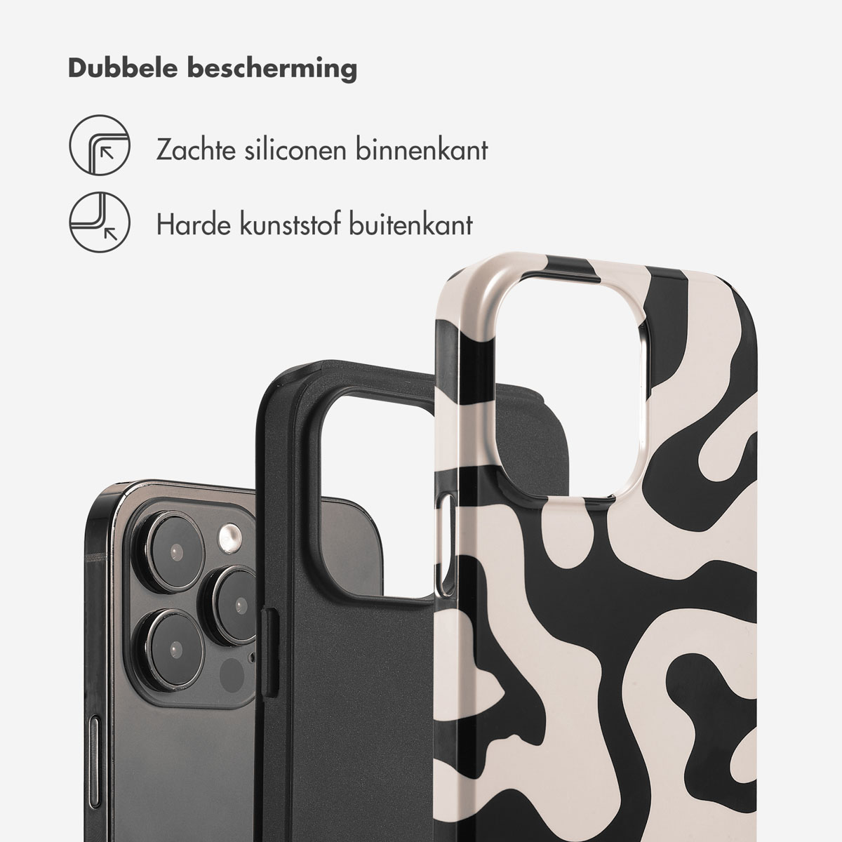 Telefoonhoesje met twee lagen. Buitenkant zwart-wit design. Binnenste zwarte laag. Tekst: Dubbele bescherming.