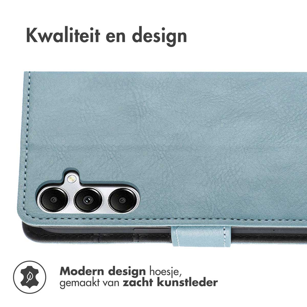 Close-up van een blauwe telefoonhoes. Modern design van zacht imitatieleer. Drie cameralenzen.