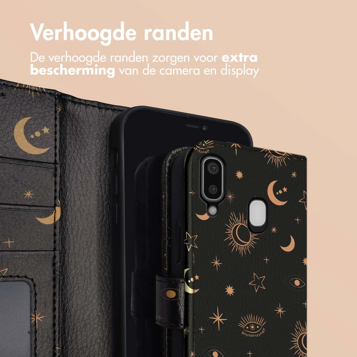 Zwart telefoonhoesje met gouden maan- en sterrenontwerp. Telefoon rechts.