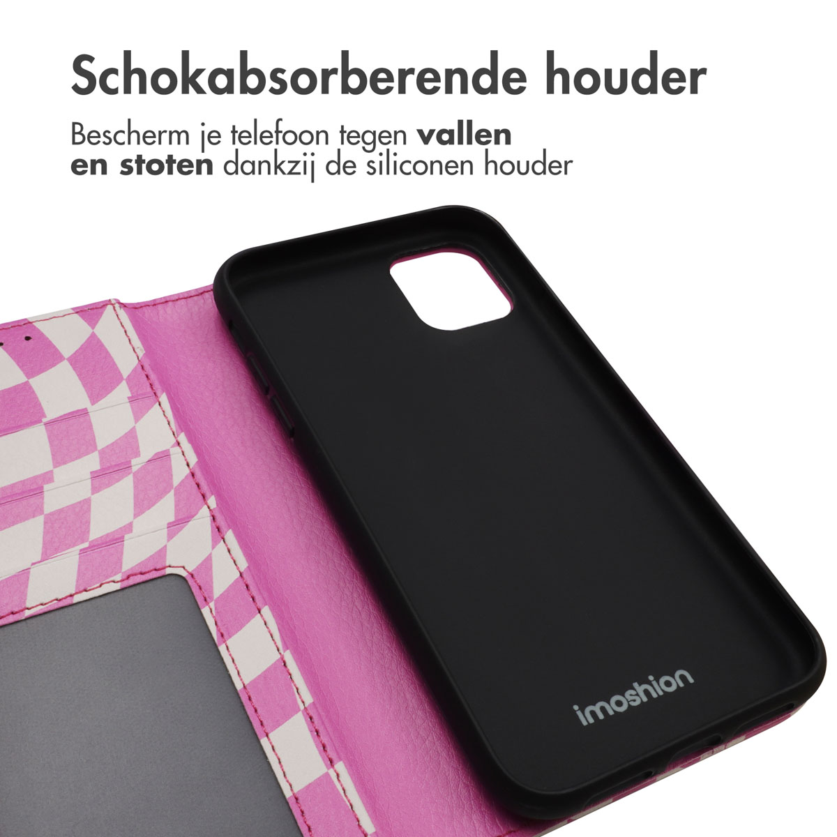 Telefoonhoes open, met een telefoon erin. Roze en wit geblokt patroon, met tekst.