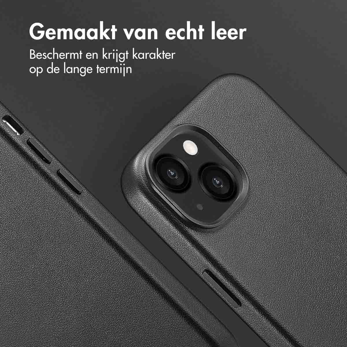 Close-up van een zwarte leren telefoonhoes die de telefoon beschermt.