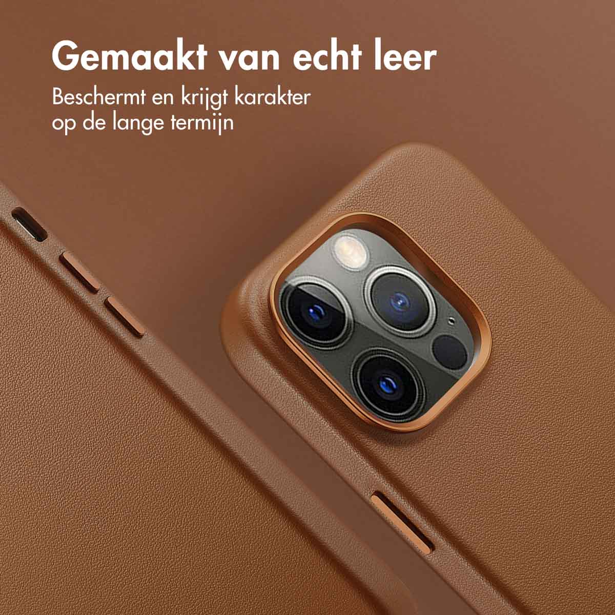 Un étui de téléphone en cuir marron. L'étui protège l'appareil photo du téléphone. Texte : Fabriqué en cuir véritable.