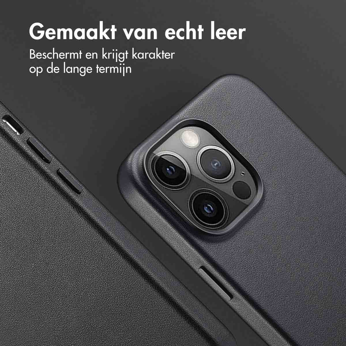 Zwarte telefoonhoes met camera. Tekst: Gemaakt van echt leer.