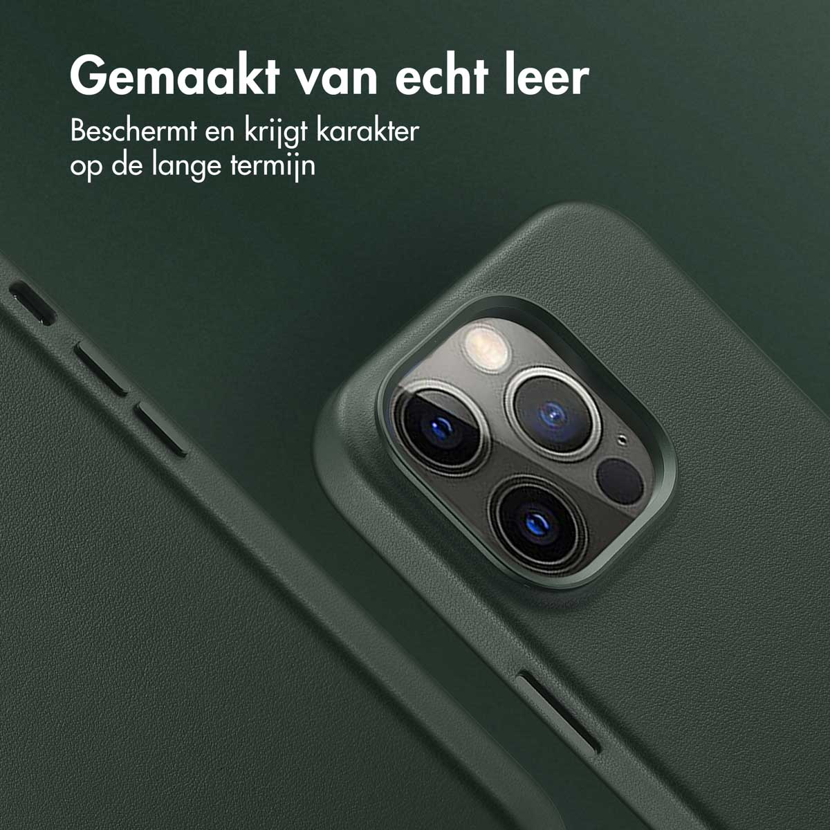 Coque de téléphone verte avec détails de caméra visibles. Fond vert foncé.