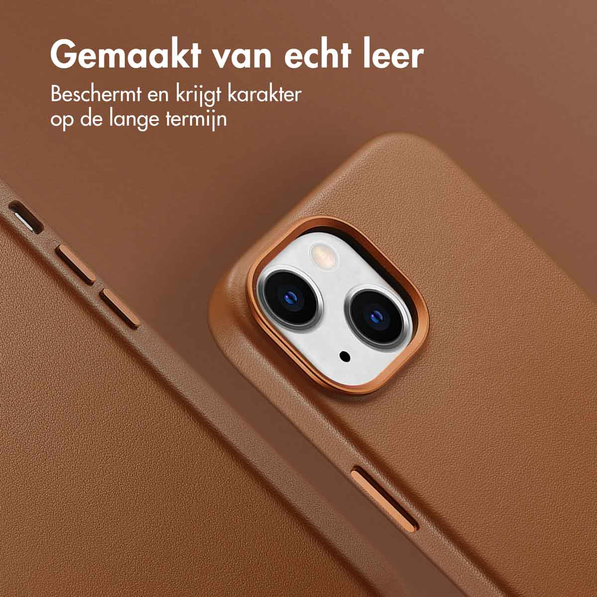 Close-up van een bruine leren telefoonhoes. Tekst: 'Gemaakt van echt leer'.