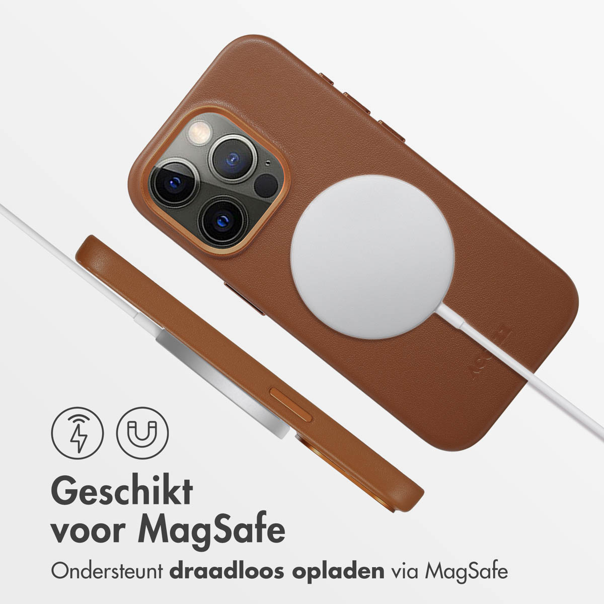 Braune Handyhülle mit MagSafe-Ladegerät und weißem Kabel.