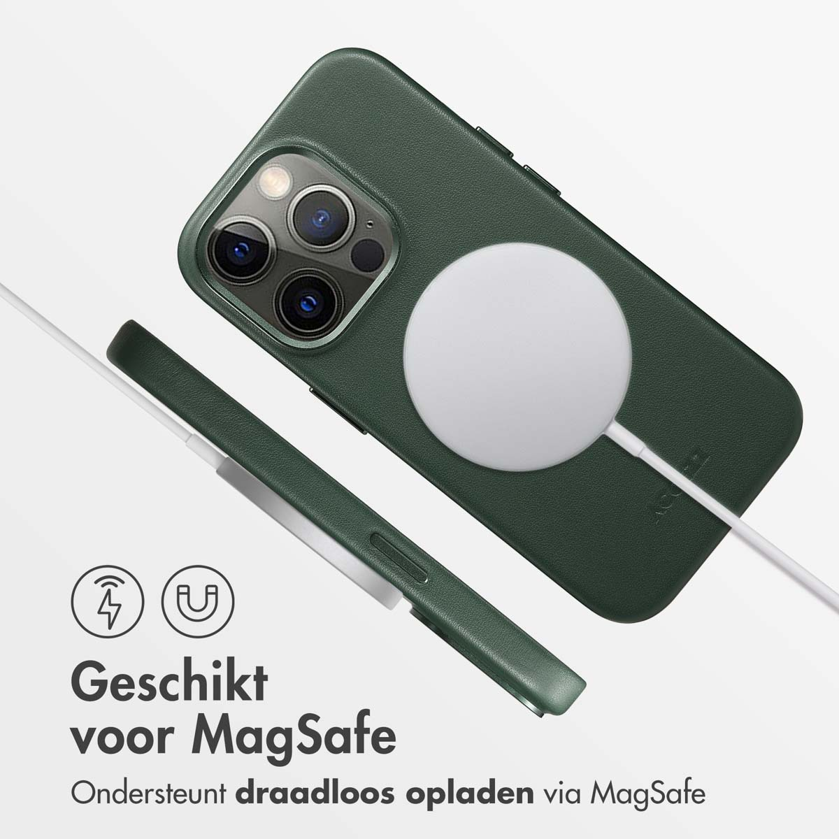 Coque de téléphone verte avec chargeur MagSafe blanc et un téléphone.