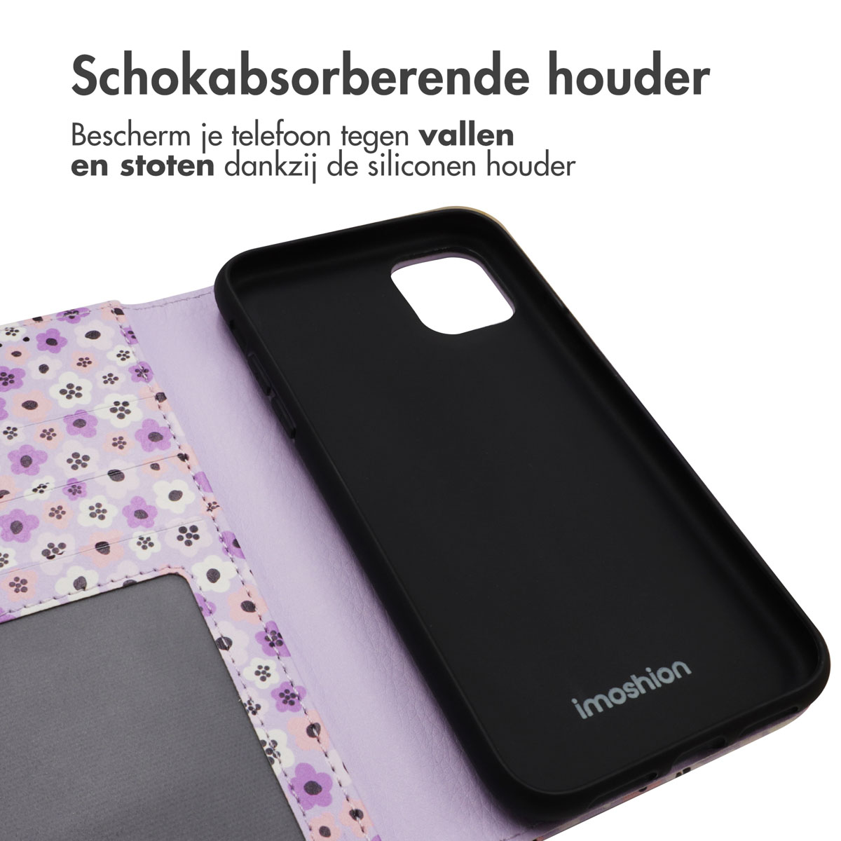 Ein schwarzes Telefon befindet sich in einer lila Handyhülle mit Blumenmuster und zeigt die Innenseite der Hülle mit Text.