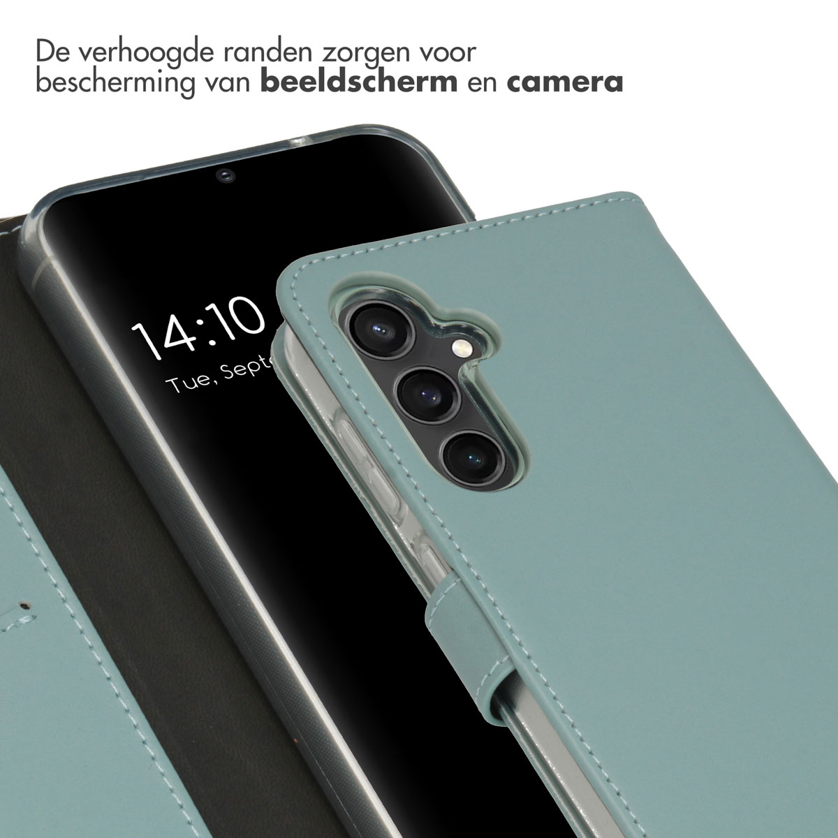 Un téléphone dans un étui bleu. L'écran affiche l'heure et la date. L'arrière-plan est flou.