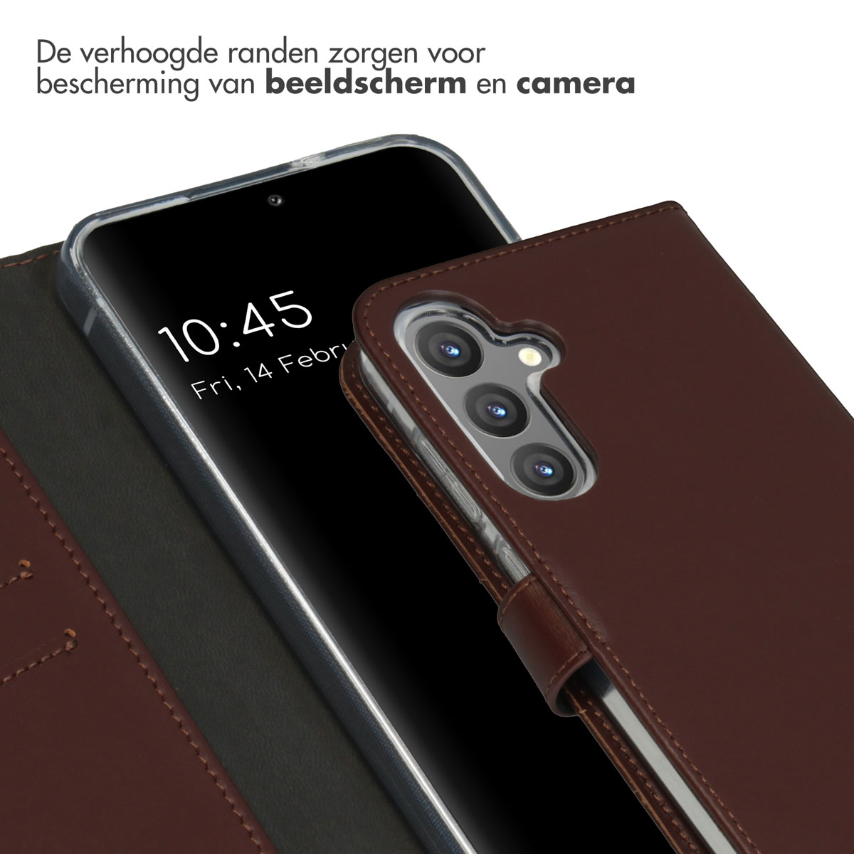 Étui portefeuille ouvert, avec téléphone à l'intérieur. Étui en cuir marron, téléphone à droite.