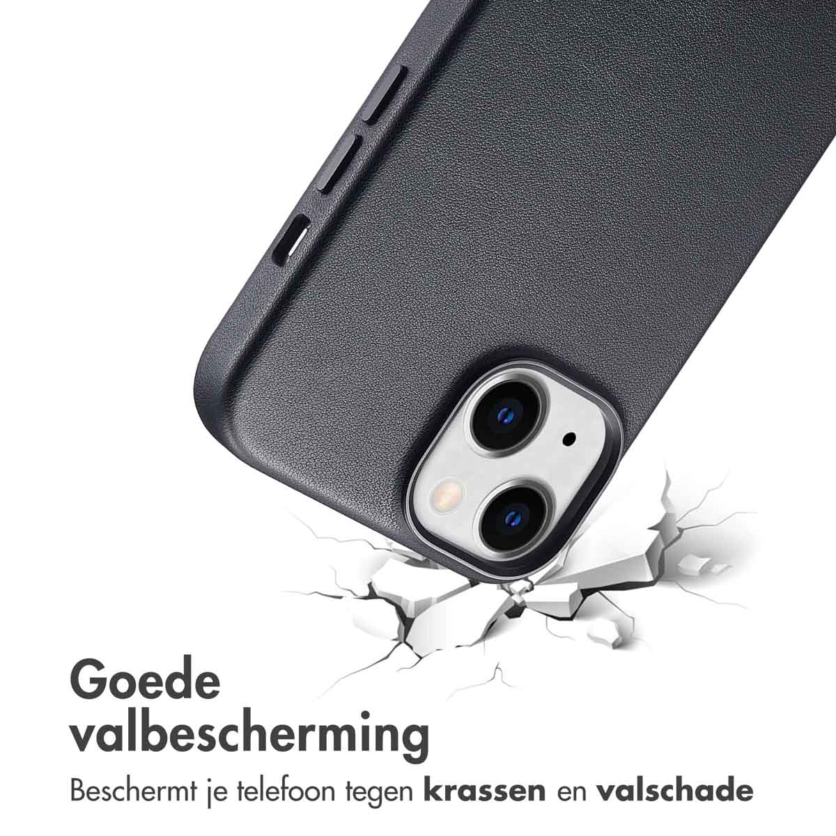 Zwarte telefoonhoes met een telefoon erin die valt. De telefoon staat op het punt de grond te raken, met scheuren.