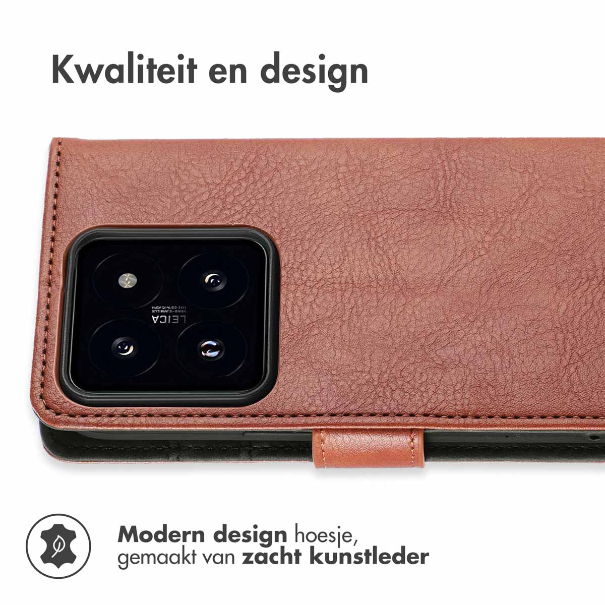 Un étui de téléphone marron avec une découpe pour l'appareil photo. L'étui a une texture en cuir.