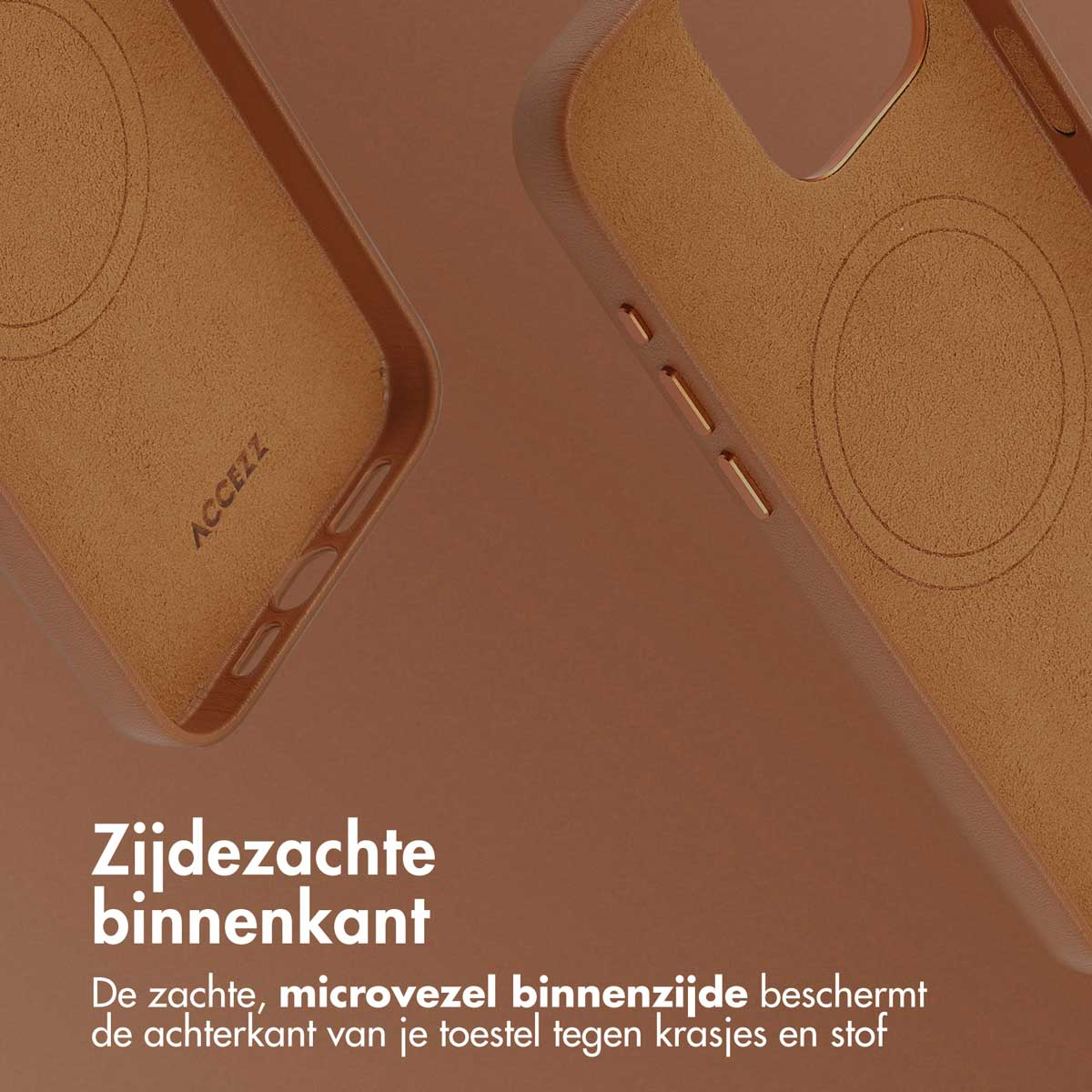 Close-up van een bruin lederen telefoonhoesje, met het merk en een ronde uitsparing.
