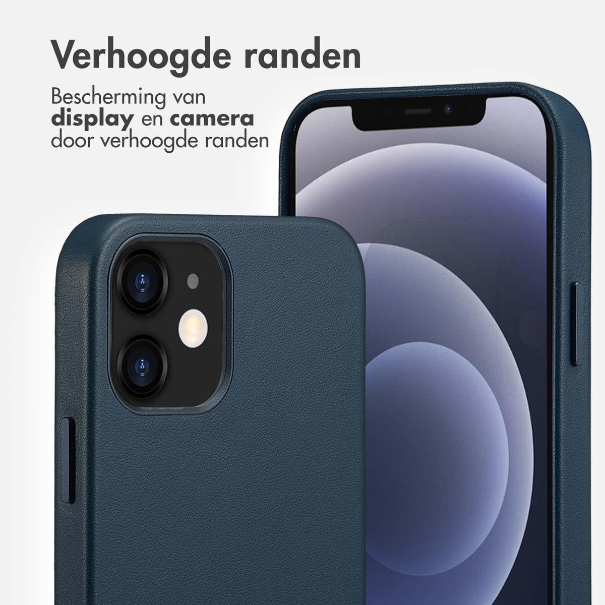 Close-up van een telefoonhoesje met een telefoon erin. De hoes is donkerblauw en heeft verhoogde randen.