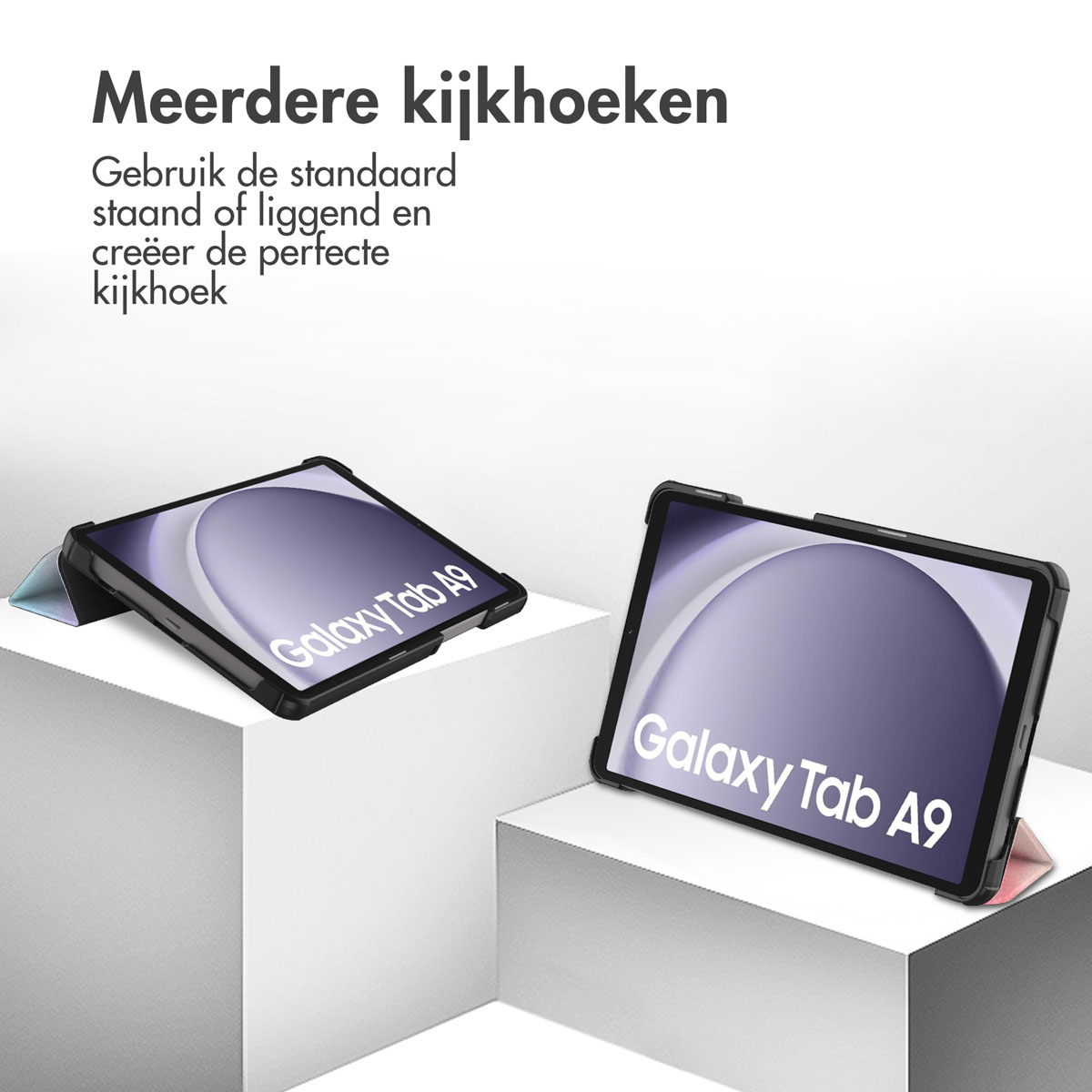 Tablets in hoesjes. Eén omhoog, de andere plat. De tekst 'Galaxy Tab A9' is op beide zichtbaar. Zwarte hoes.