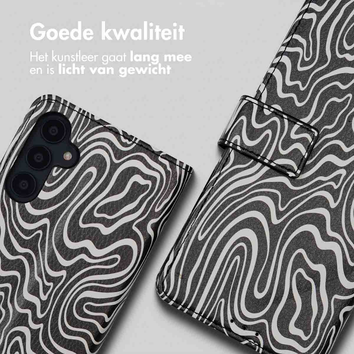 Coque de téléphone à motifs noirs et blancs. Détail d'une coque avec un design tourbillonnant.