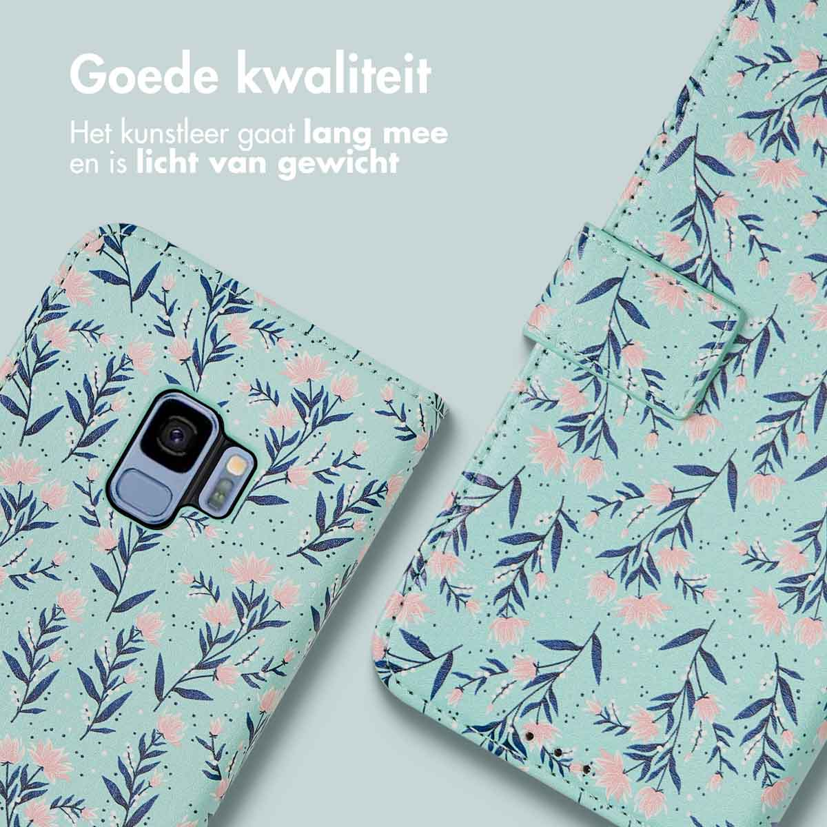 Twee telefoonhoesjes met bloemenpatroon. Eén is gesloten, de ander open.