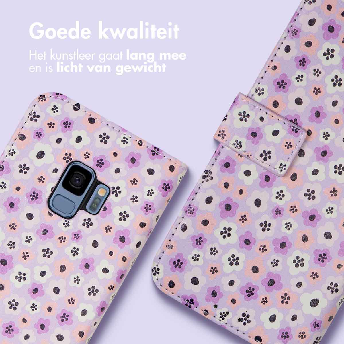 Telefoonhoesje, bloemenpatroon, lavendel, wit en paars. De hoes is open.