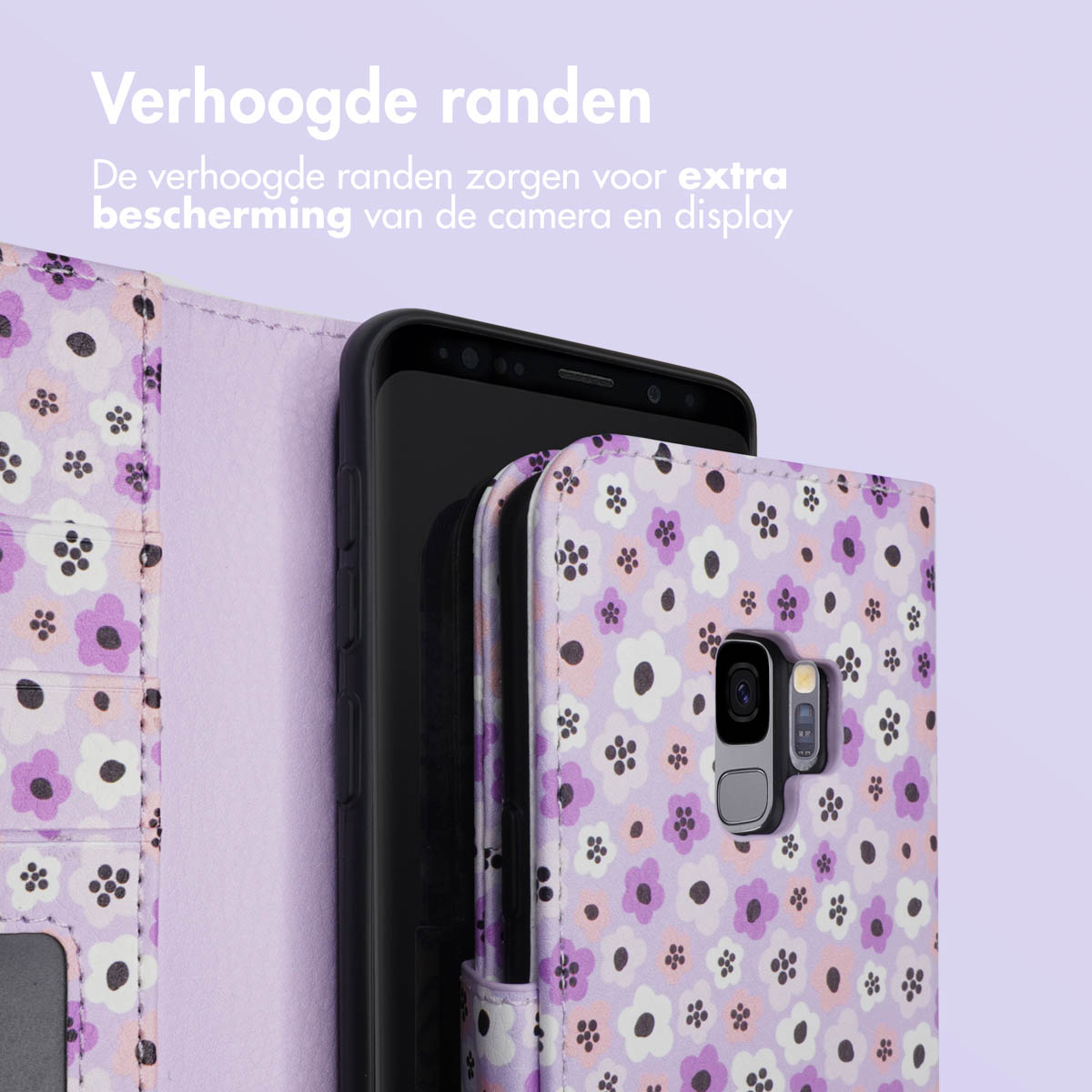 Bloemen telefoonhoesje open met de telefoon. De hoes heeft een knoopsluiting.