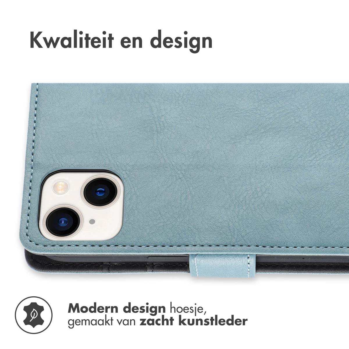 Lichtblauwe telefoonhoes, open. Toont de camera-uitsparing, met naad en leer.