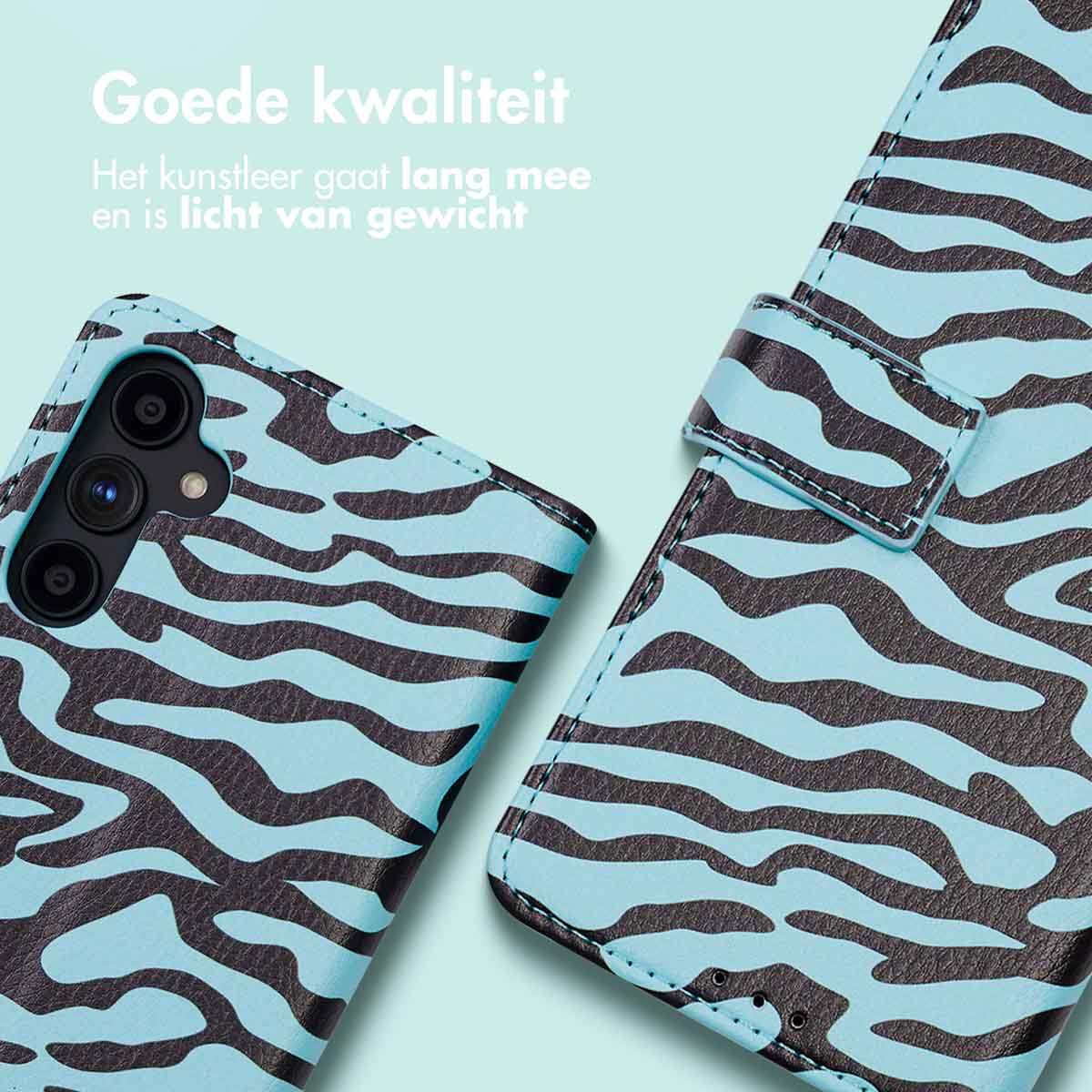 Gros plan sur un étui de téléphone bleu et noir à rayures zébrées avec des détails de couture.