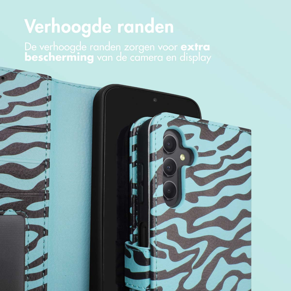 Téléphone dans un étui à motif zébré bleu et noir. L'étui a des bords surélevés.