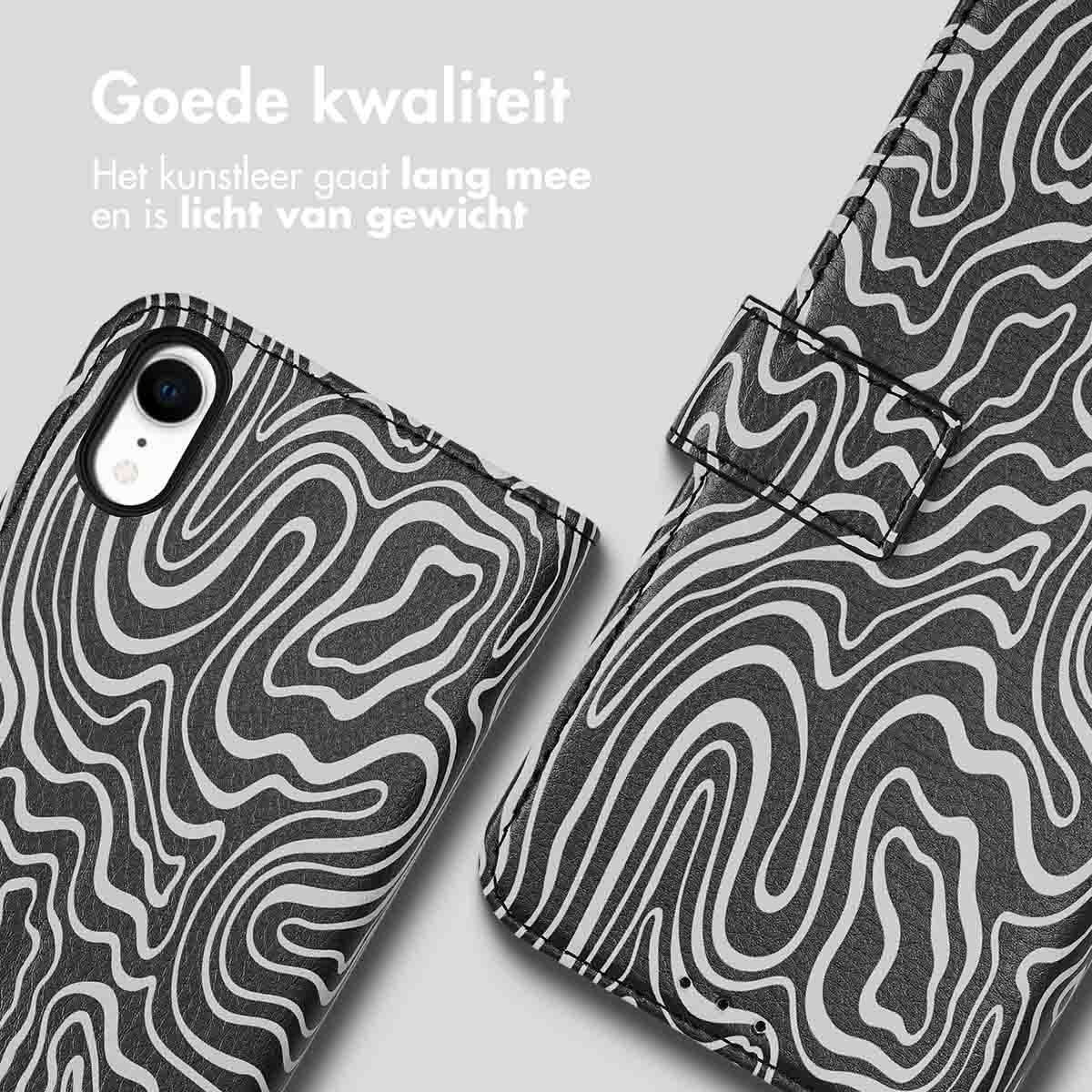 Coque de téléphone à rayures zébrées. Ouverte, téléphone à l'intérieur. Bonne qualité et design.