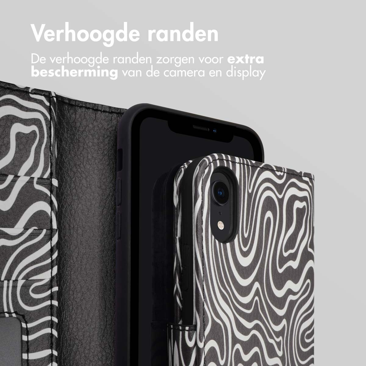 Un téléphone dans un étui zébré montrant la caméra du téléphone. L'étui a des bords surélevés.