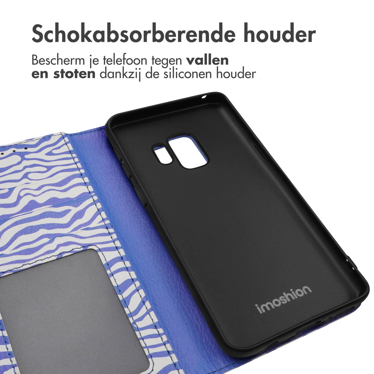 Zwarte telefoonhoes met een blauw zebrapatroon aan de binnenkant. De telefoonhoes is open.