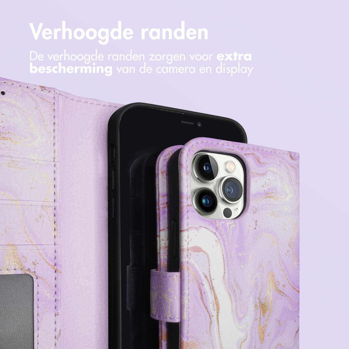 Een telefoon in een paars marmerpatroon telefoonhoesje. De hoes is open en toont de telefoon.