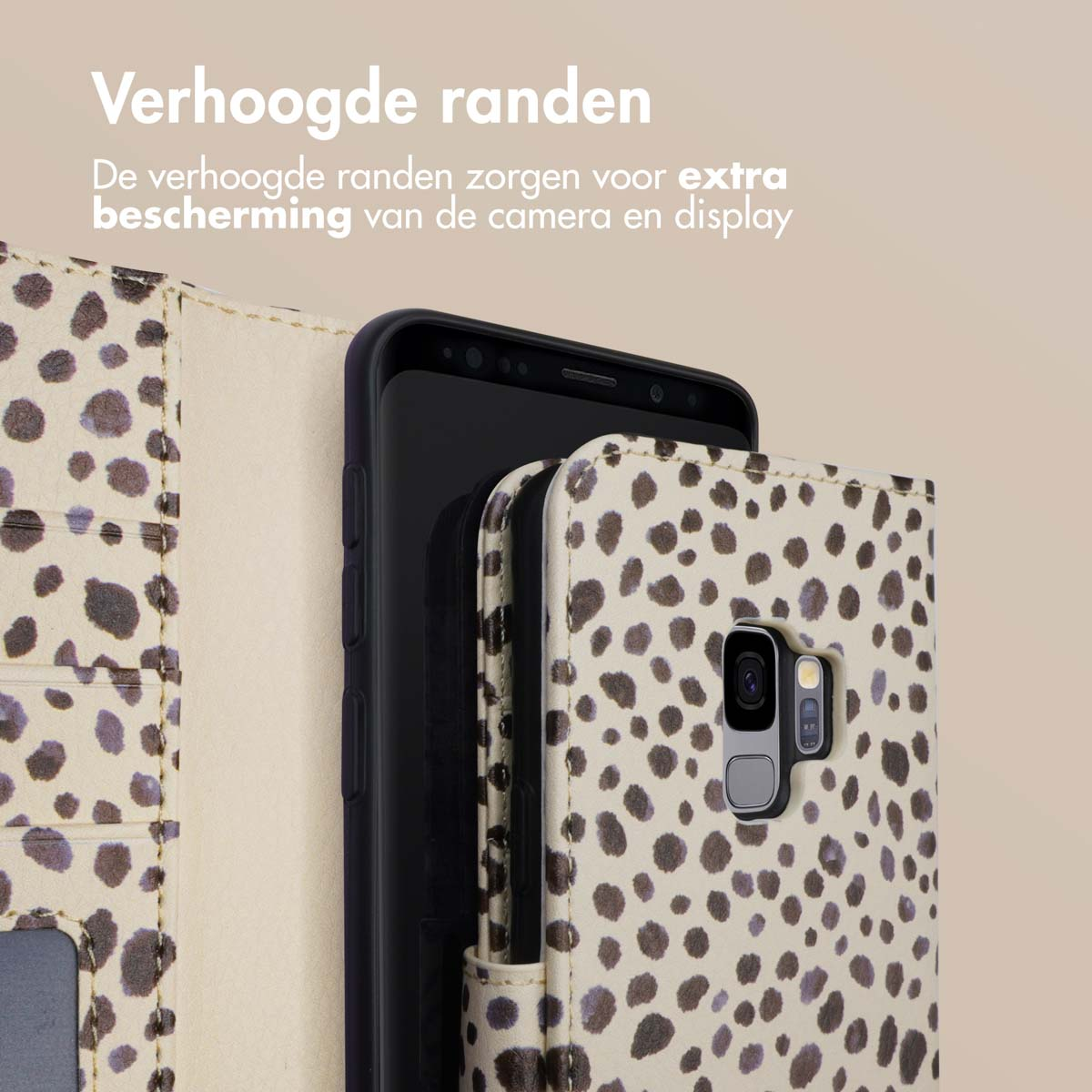 Een telefoonhoes met een stippenpatroon, open om een zwarte telefoon te onthullen. De hoes heeft verhoogde randen.