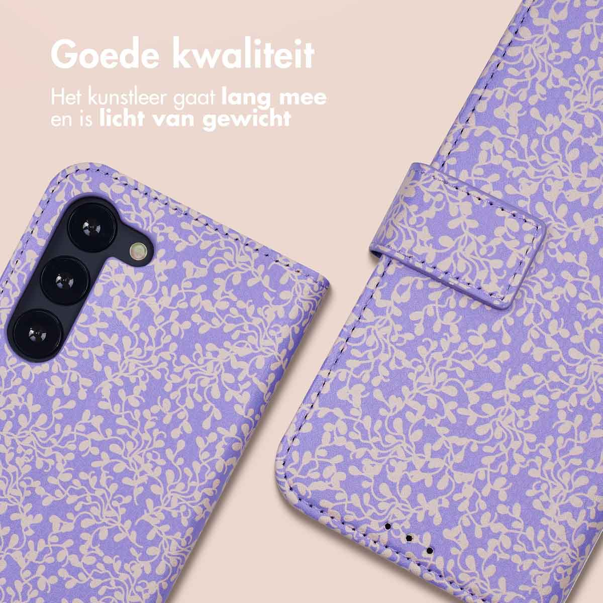Paarse telefoonhoes met een bloemenpatroon. De tekst luidt: Goede kwaliteit. De hoes heeft een magnetische sluiting.