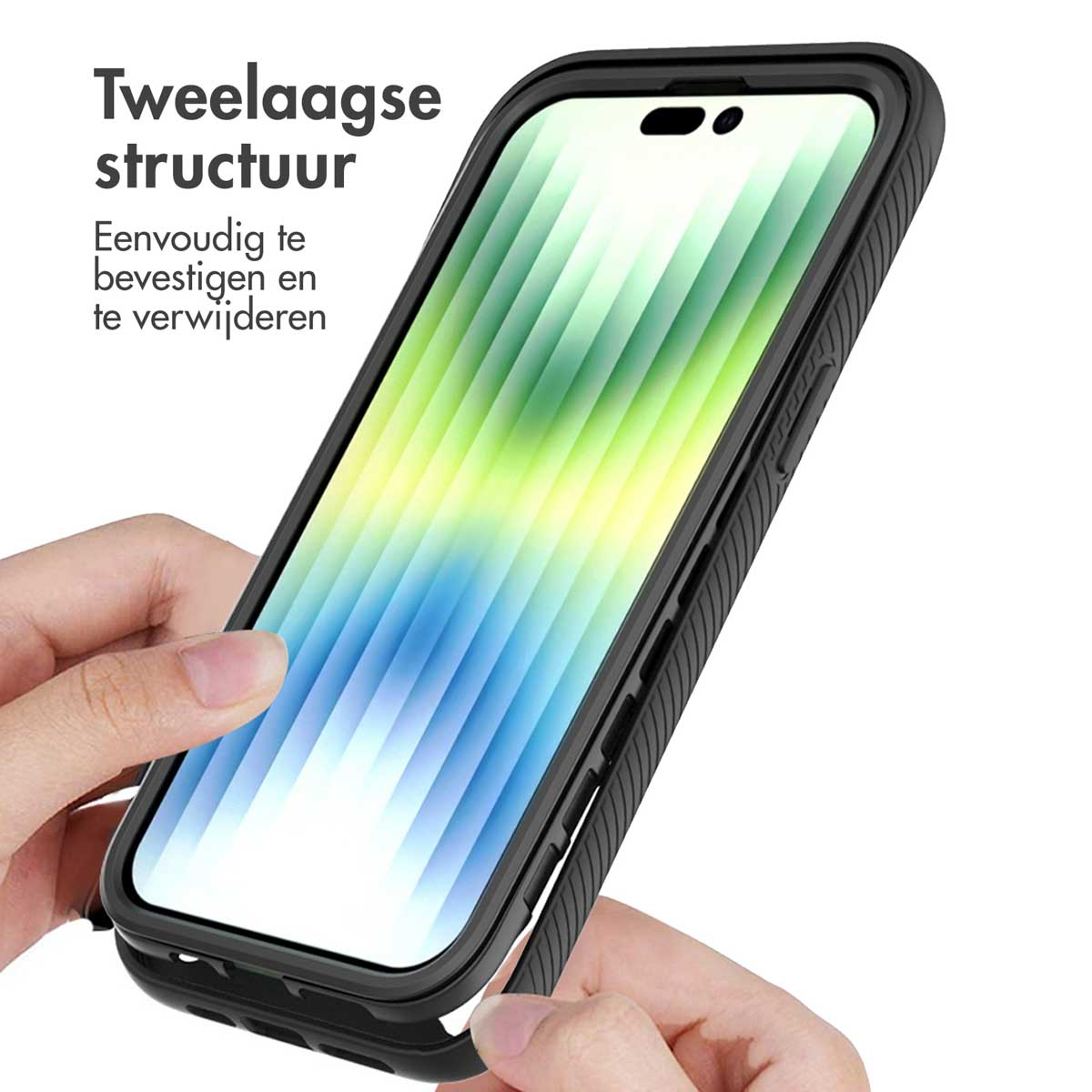 Coque de téléphone, assemblage en deux parties. Téléphone à l'intérieur, coque noire et transparente. Main tenant.