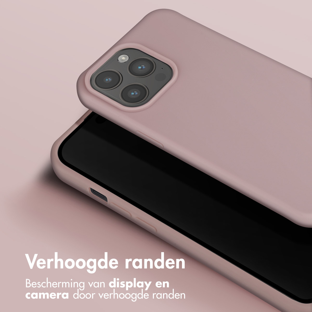 Coque de téléphone rose sur une autre. Texte : Bords surélevés. Protection de l'écran et de la caméra par les bords.