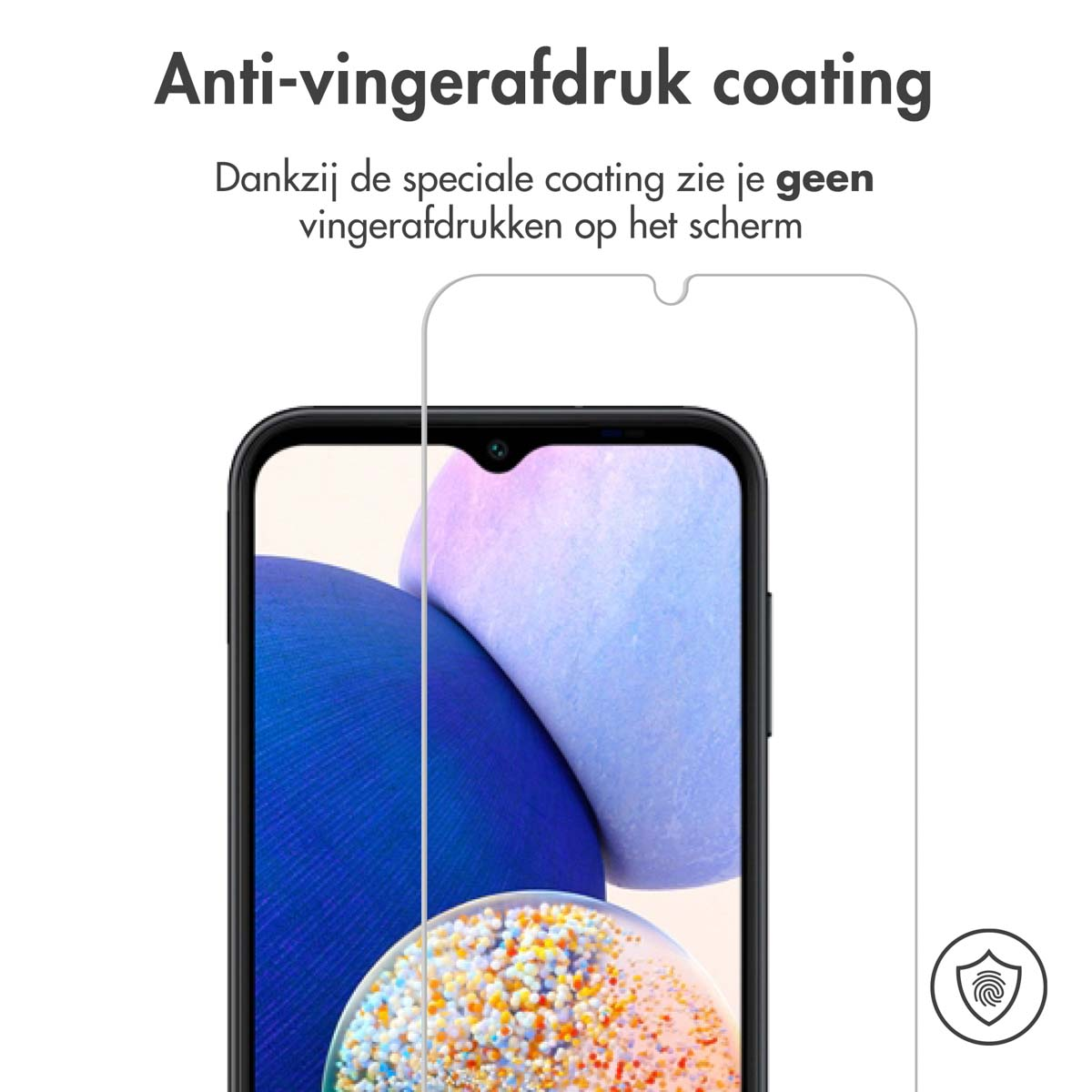 Screenprotector aangebracht op telefoon. Tekst: Anti-vingerafdruk coating. Geen vingerafdrukken op scherm.