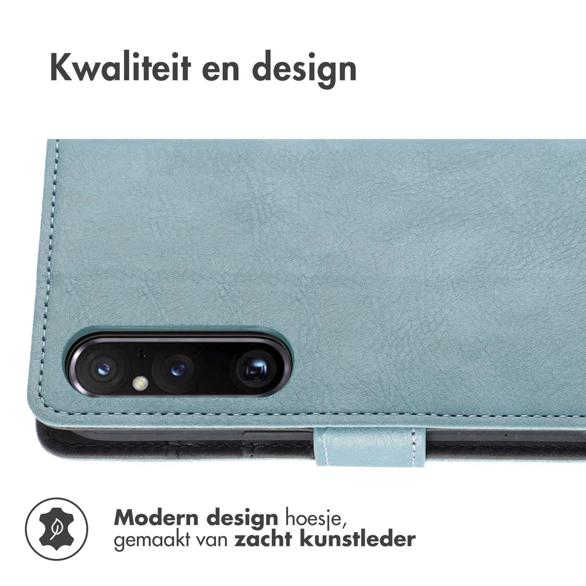 Coque de téléphone avec texture cuir bleu clair. Ouverte, montrant les découpes de l'appareil photo.